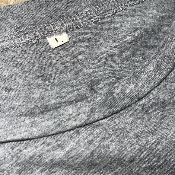 Mom Boss - gray t-shirt- large - Picture 7 of 7